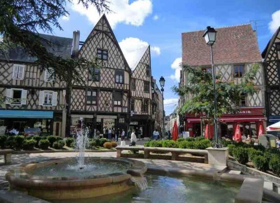 Maison De Ville Bourges Exterior foto